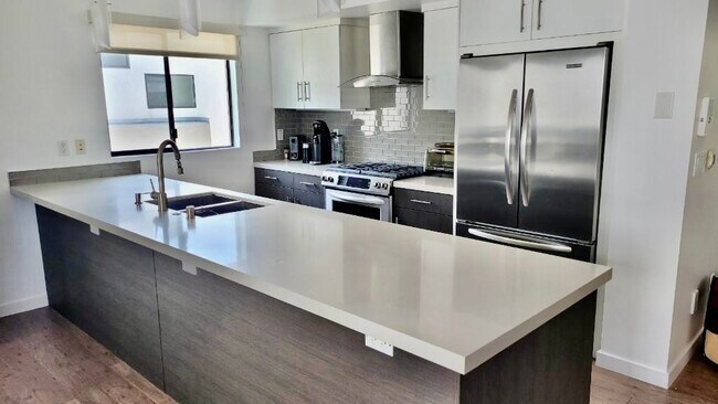 Foto del edificio - 121 E Walnut Ave