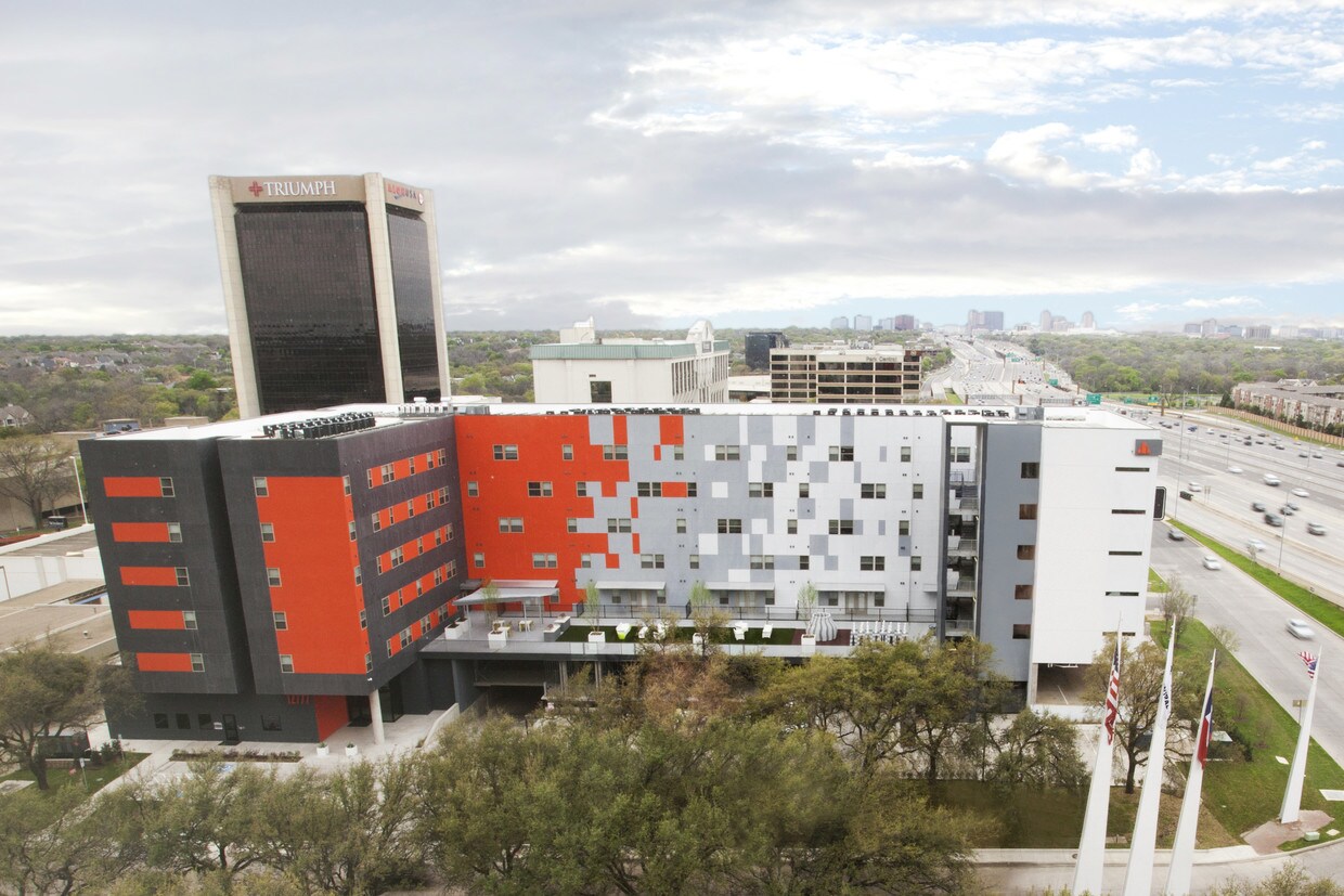 Summit Parque Apartments in Dallas, TX