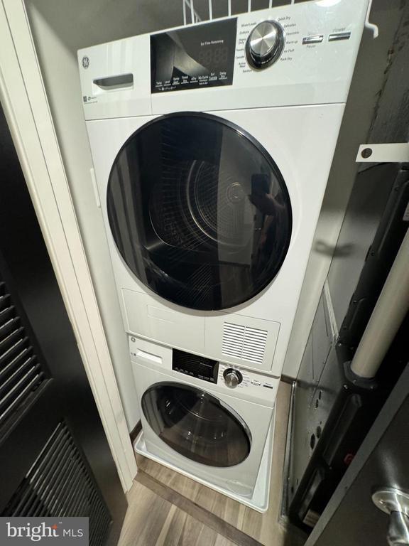 Building Photo - 221 S Cecil St