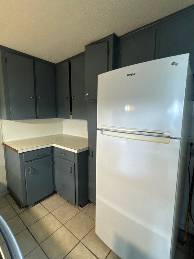 Building Photo - Updated 2-Bed, 2-Bath Duplex