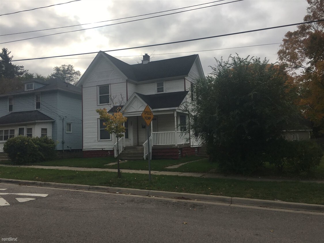 Primary Photo - 538 Highland St SE