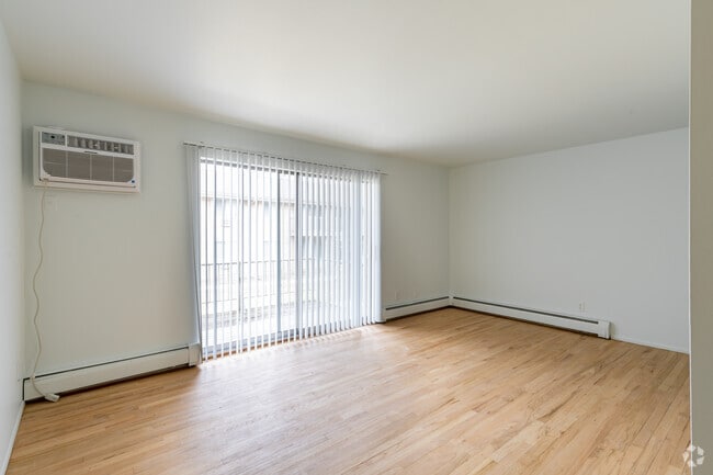 1BR, 1BA - Saratoga - 690SF - The Ivanhoe Apartments
