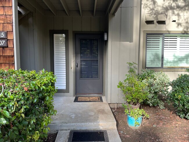 Building Photo - 2707 La Terrace Cir