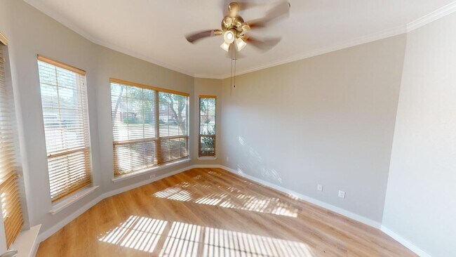 Building Photo - Elegant home in Pflugerville with great features!