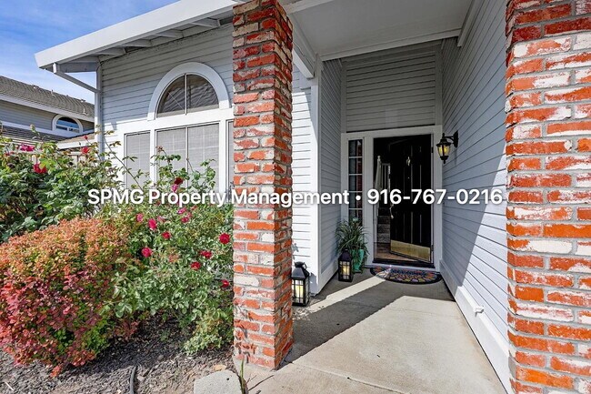 Foto del edificio - Beautiful 4BR/3BA Home in Rocklin 3-Car Garage & Low-Maintenance Backyard