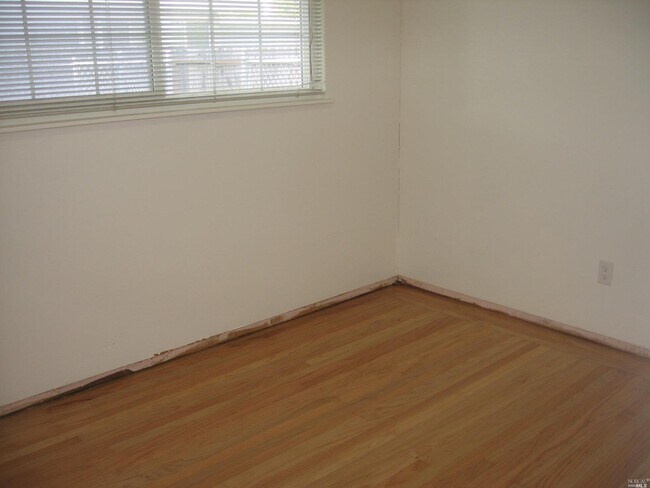 Building Photo - 274 Lofas Pl