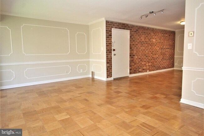 Foto del edificio - 6008 Westchester Park Dr