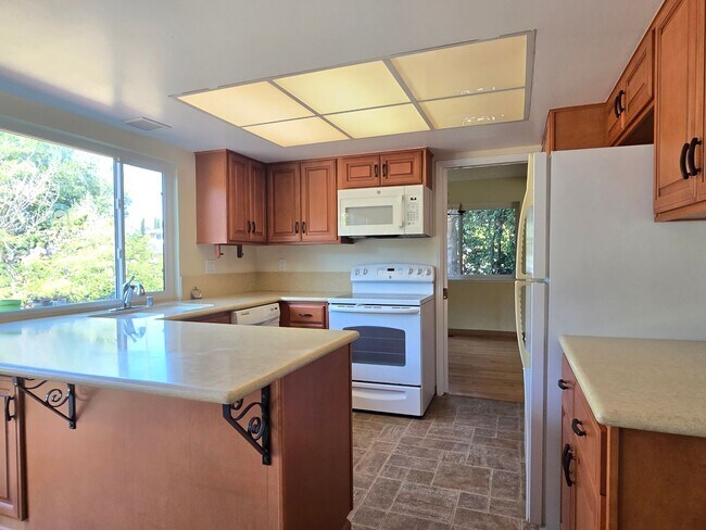 Building Photo - Spacious 2-Story Single Family Home, Renov...