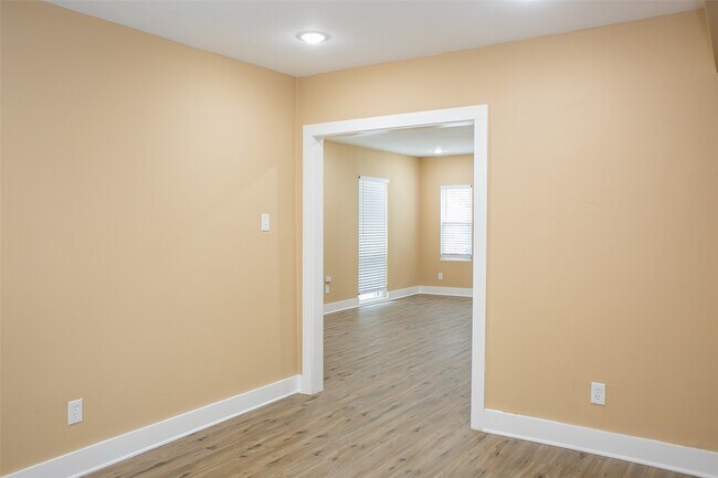 Foto del edificio - 2301 Albans Rd