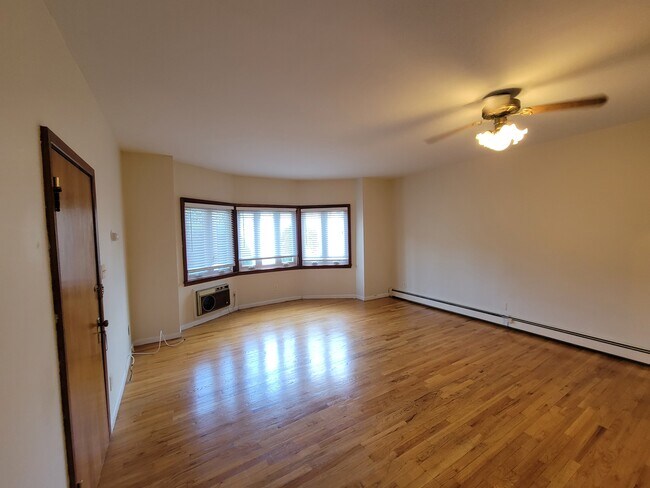 Building Photo - 212 Riverview Pl