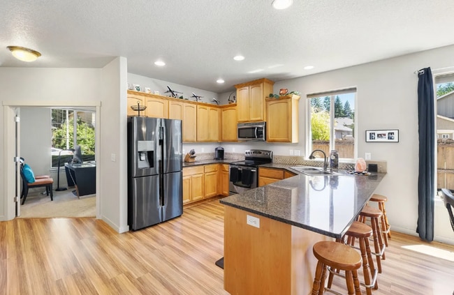 Building Photo - Beautiful 3 Bedroom Ranch Style Home with ...