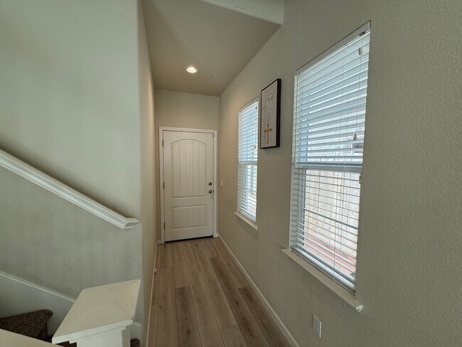 Foto del edificio - Two story home located in Sylvan School Di...