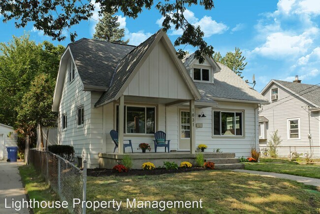 Building Photo - 3 br, 2 bath House - 1831 Newark Ave SE
