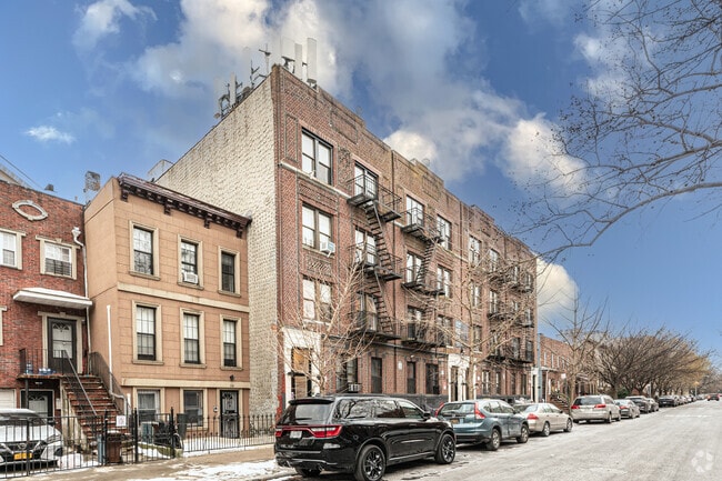 Building Photo - 242-248 Bainbridge St