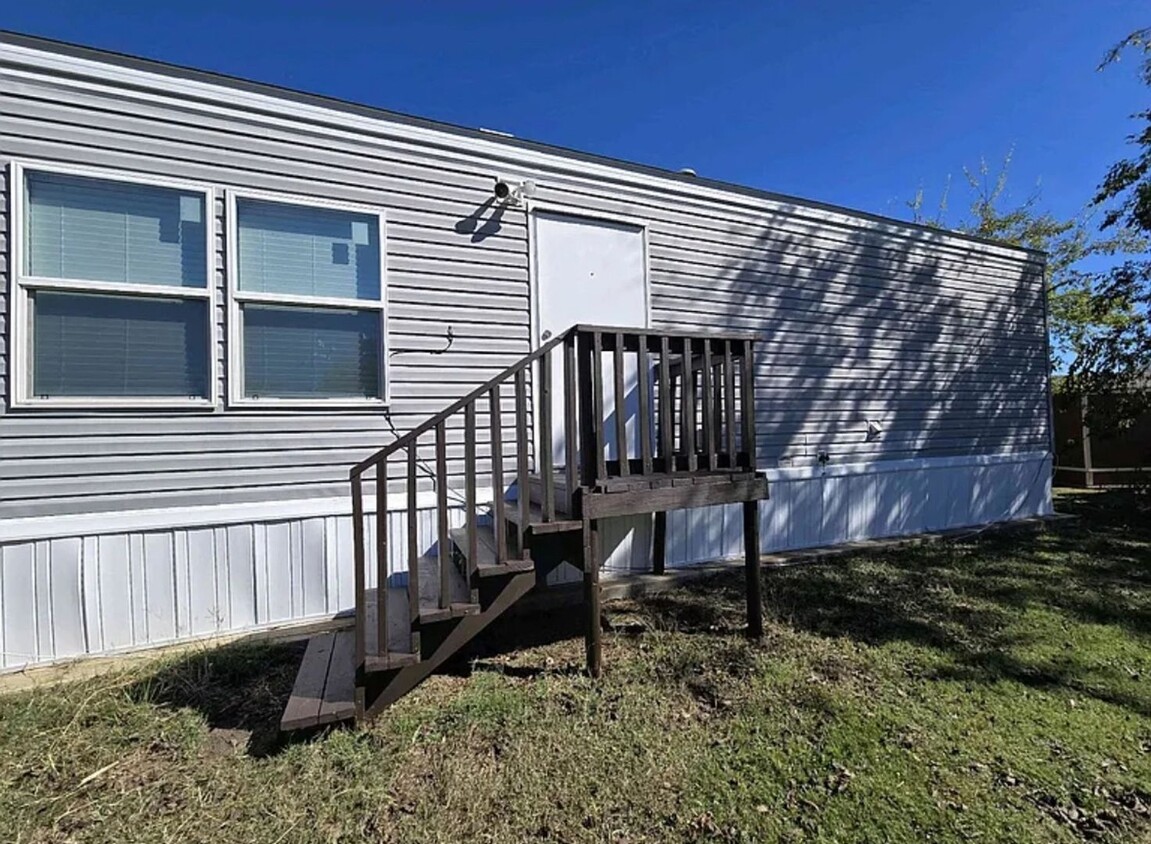 Primary Photo - Charming 2BR House in Howe