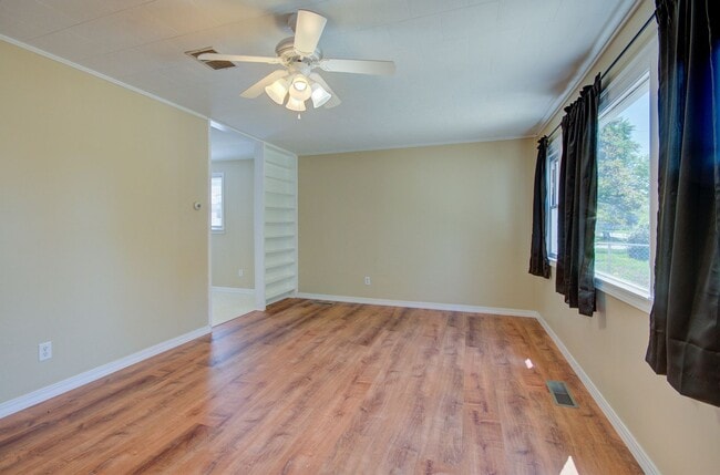 Building Photo - 3 bd 1 ba home Joliet