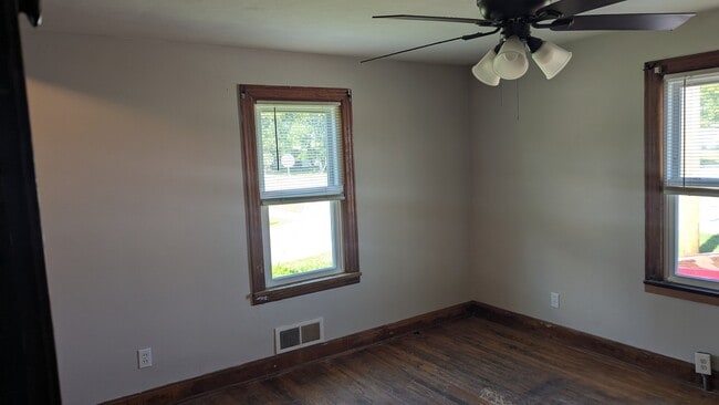 Building Photo - 5006 New Chapel Rd