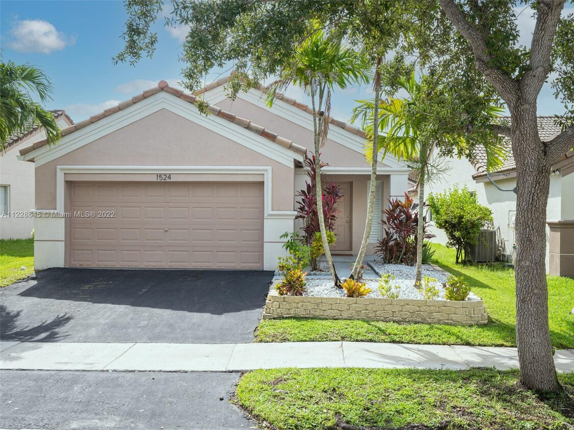 Primary Photo - 1524 Canary Island Dr