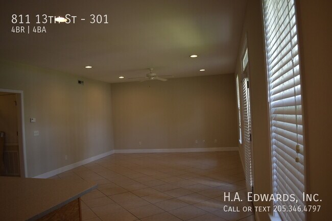 Building Photo - 811 13th St