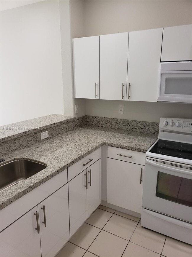 Building Photo - 1666 SE 27th Ct