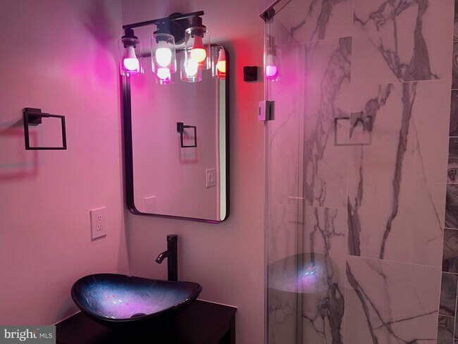 Foto del edificio - 1949 Kennedy Dr