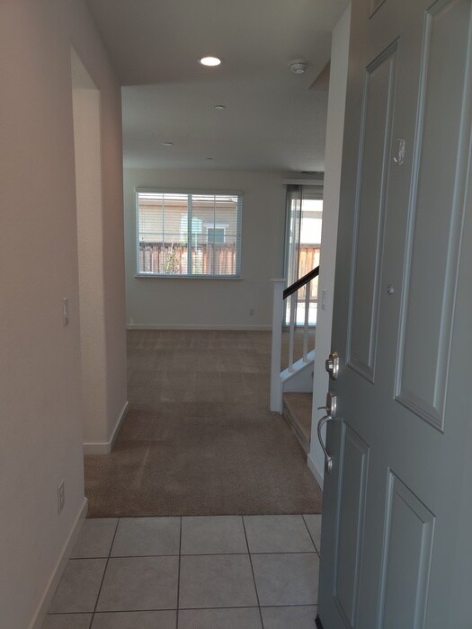 Foto del edificio - Beautiful 3 bedroom, 2.5 bathroom in Roseville!