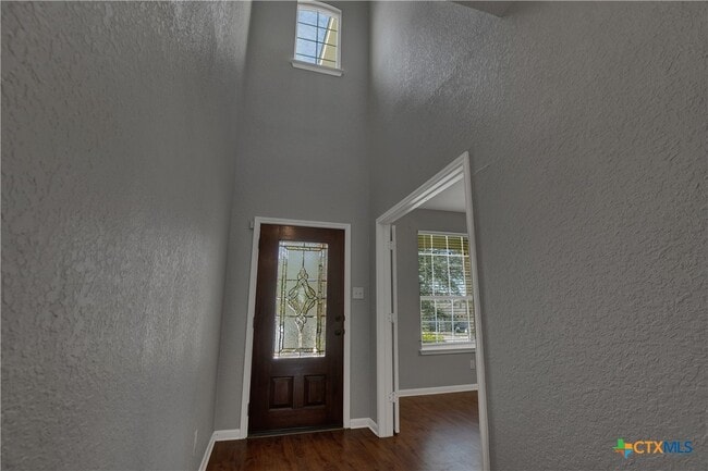 Foto del edificio - 240 Oak Creek Way
