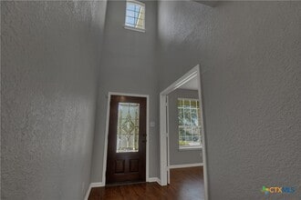 Building Photo - 240 Oak Creek Way