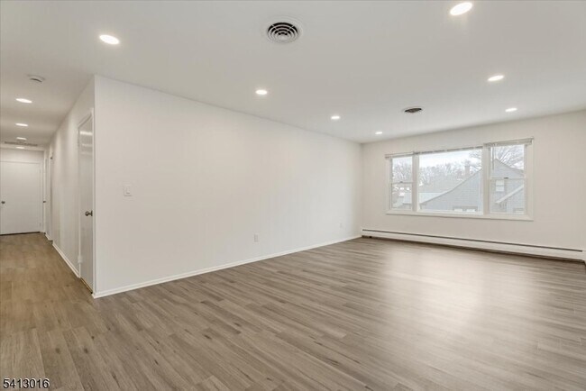 Foto del edificio - 35 Field Rd