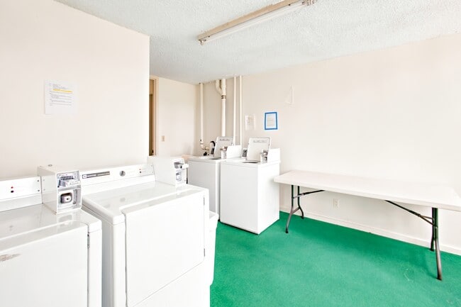 Building Photo - 1600 Wilikina Dr
