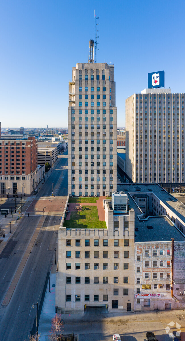 The Wisconsin Tower Apartments - Milwaukee, WI | Apartments.com