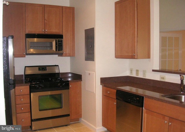 Building Photo - 309 Holland Ln