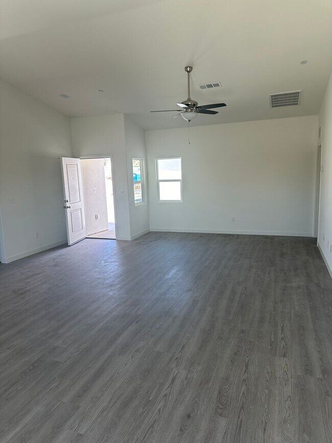 Foto del edificio - 9811 Krista Vineyard Way