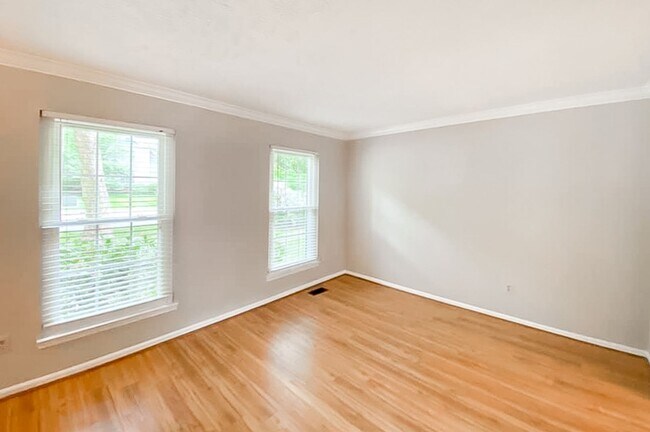 Building Photo - Fantastic 4 Bedroom 3.5 Bathroom Colonial ...