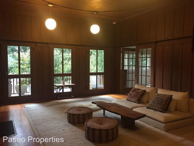 Building Photo - 251 Marion Ave