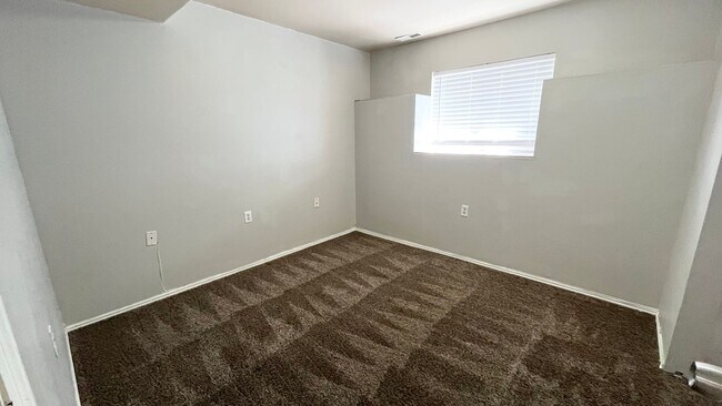 Foto del edificio - 5 Bedroom / 2 Bathroom house in Sandy