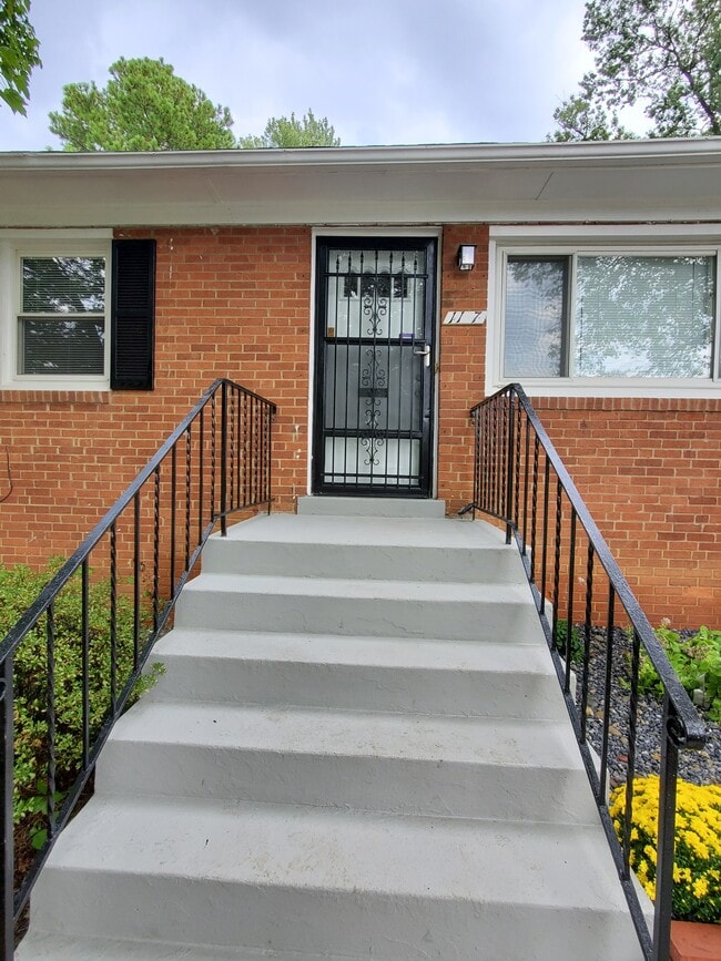 Building Photo - 117 68th Pl