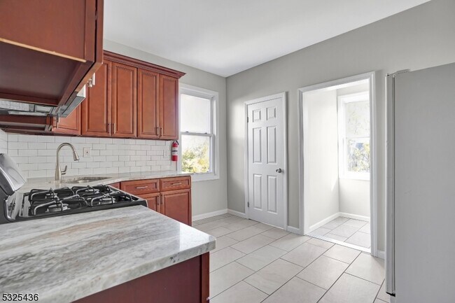 Foto del edificio - 142 Seymour Ave