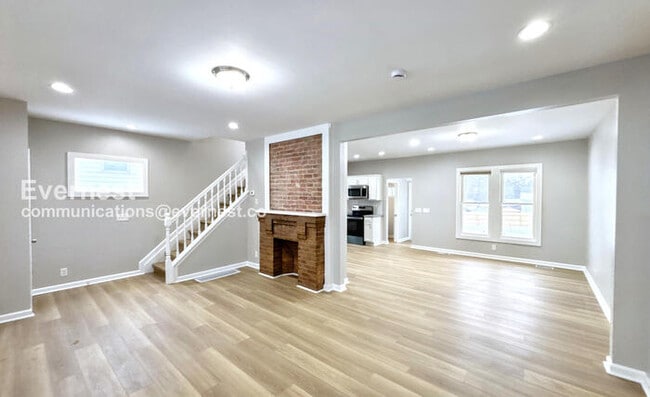 Foto del edificio - 2432 Steele Ave