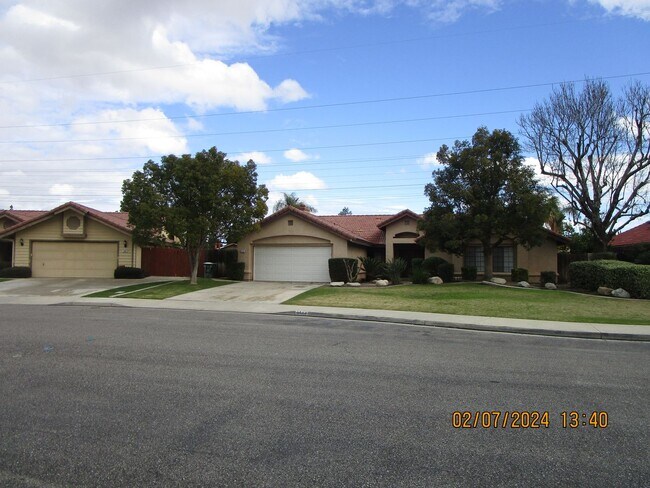 Foto del edificio - Southwest Bakersfield House with Pool