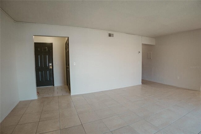 Building Photo - 4162 Versailles Dr
