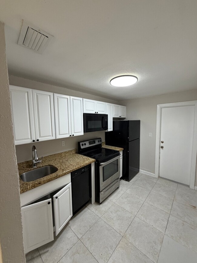 Photo - 700 SW 15th Ave Apartment