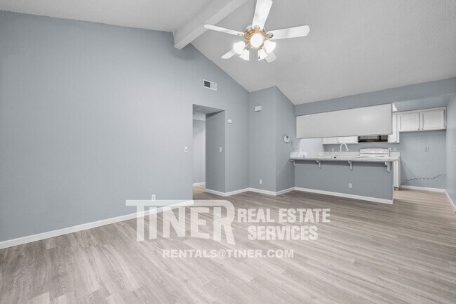 Foto del edificio - Updated 3 Bedroom Duplex near Ancil Hoffma...