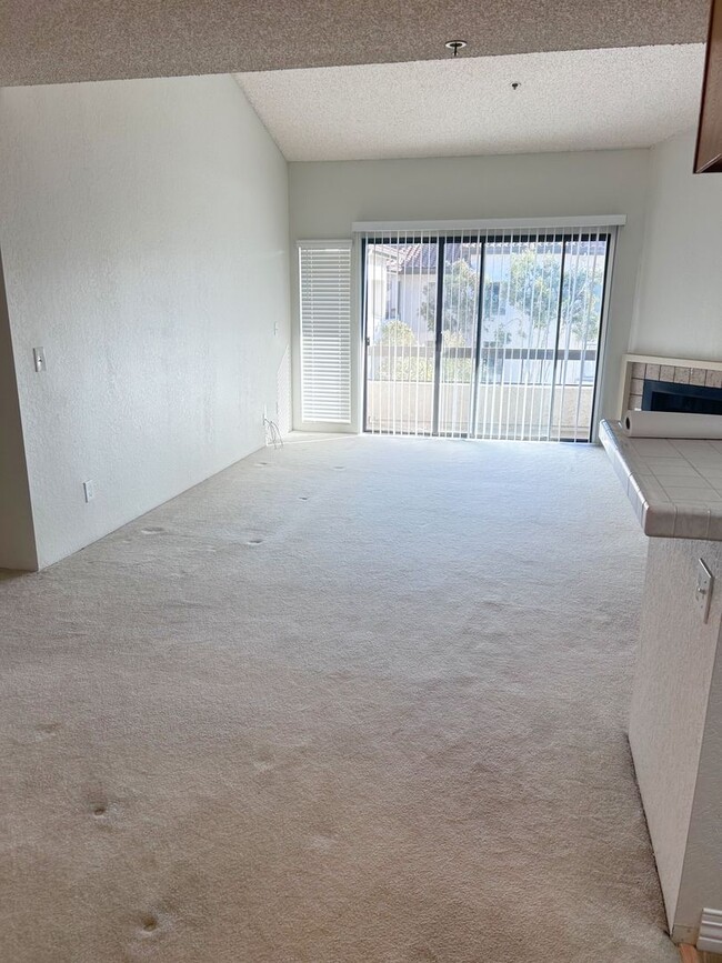 Foto del edificio - 2 Bed/2 Bath Condo for Rent at Presidio Pl...