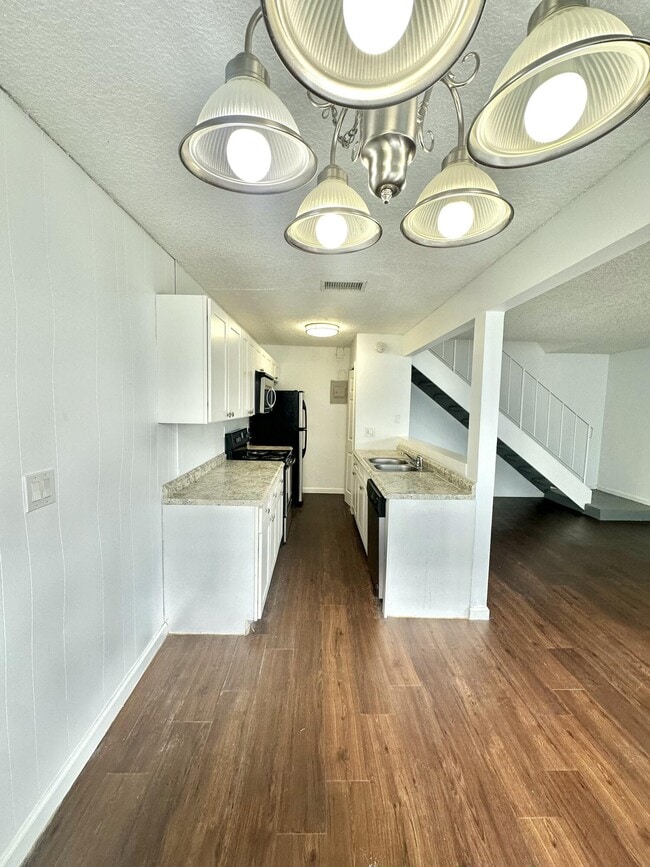 Building Photo - 108 E Tiffany Dr