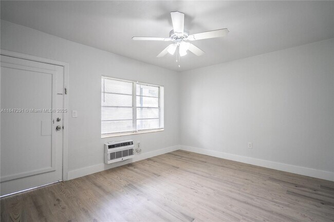 Foto del edificio - 437 NE 82nd St