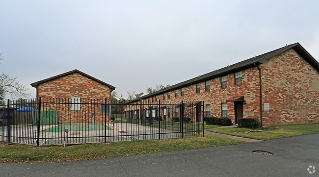 Building Photo - Oakridge Square Townhomes
