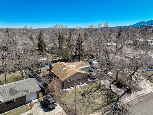 Building Photo - 5 bed 3 bath home in Boulder