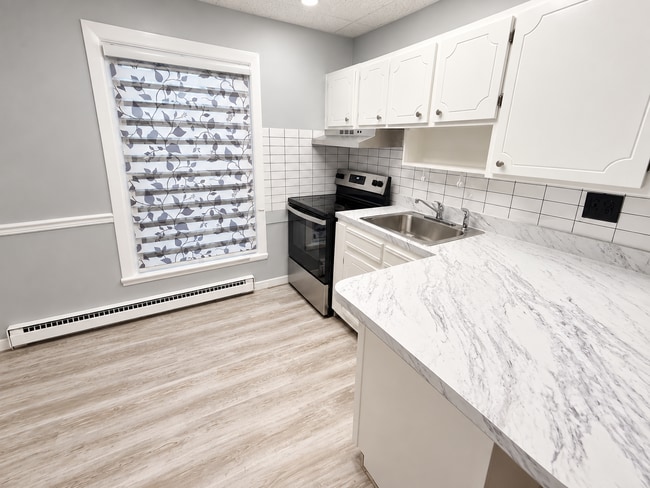 Building Photo - 368B Summerhill Rd