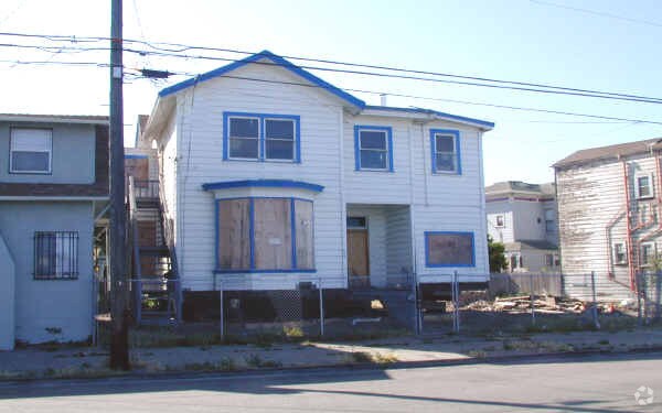 Building Photo - 824 Peralta St